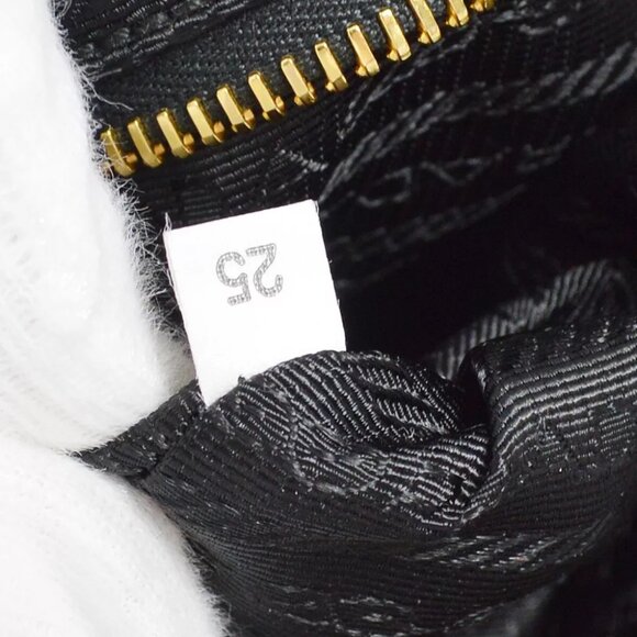 Prada Black Nylon Handbag 25 161974 - Picture 4 of 6